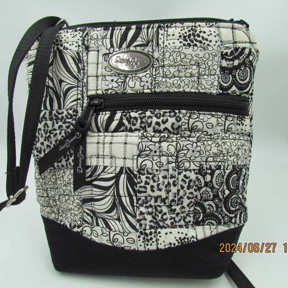 Donna Sharp Quilted shoulder bag.